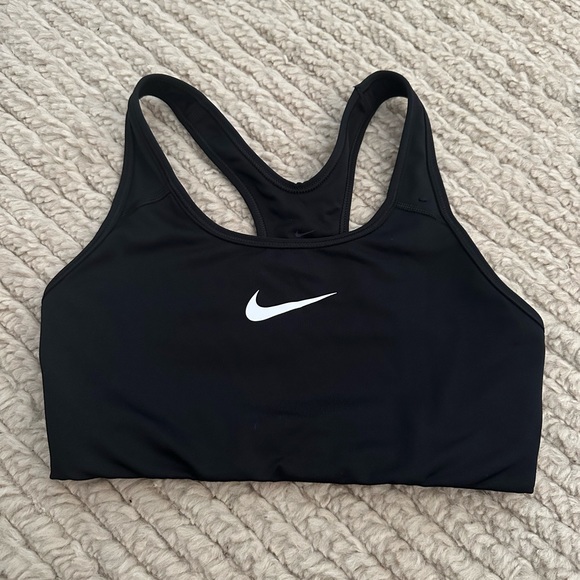 Nike Women’s Sports Bra - Picture 1 of 2